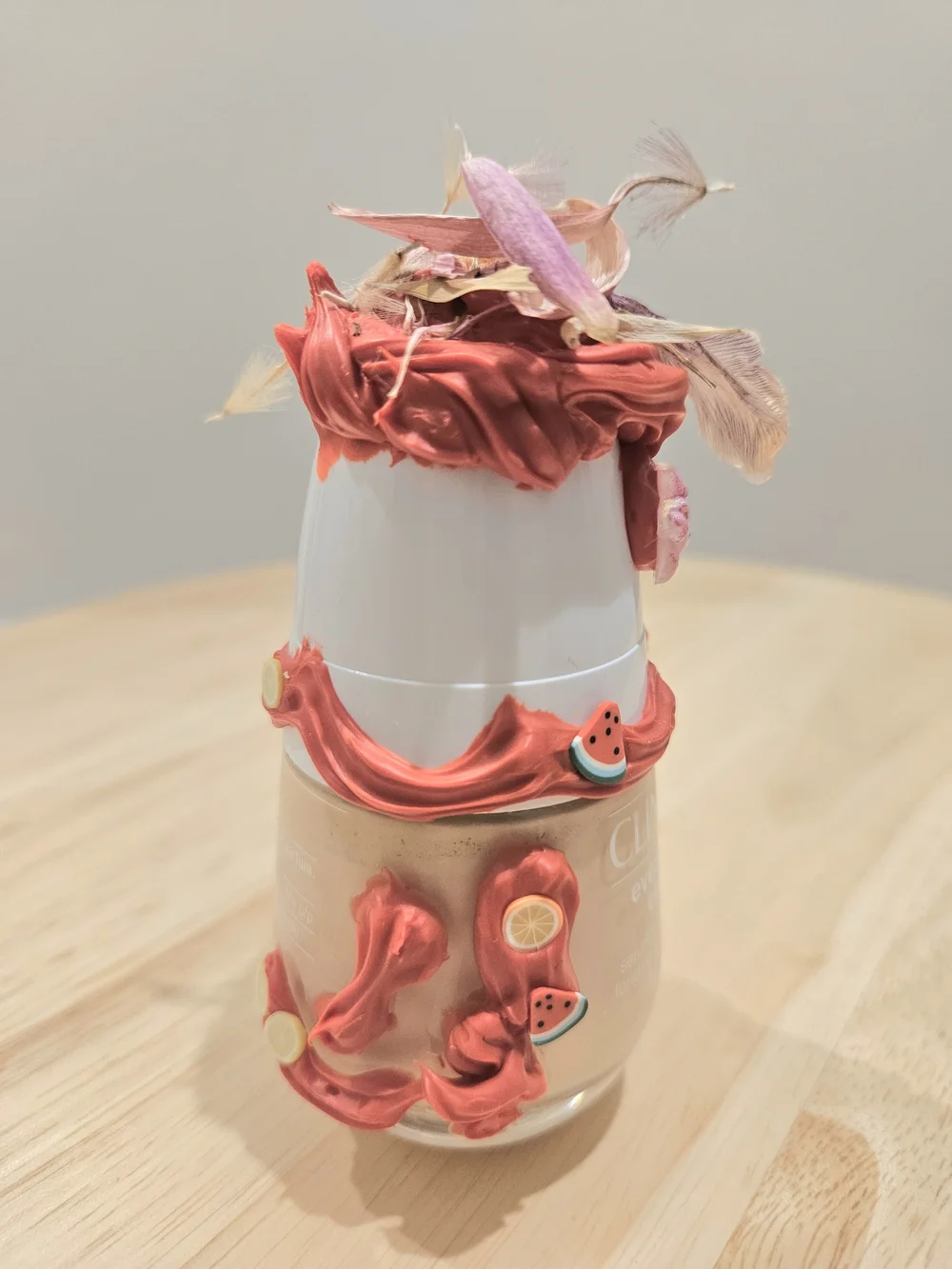 Clinique Even Better Clinical Serum Foundation - Decoratwd In Red Sanrio Charact - Picture 3 of 4